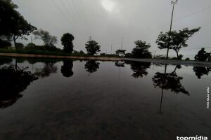 Primeiro dia de Carnaval será de muita chuva e friozinho em MS
