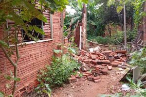 Casa estava comprometida e com as chuvas, piorou a situa&ccedil;&atilde;o