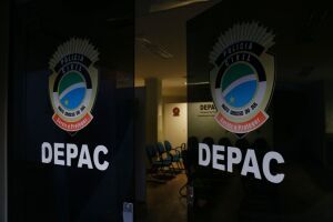 Filho ameaça pai com faca após recusa em dar dinheiro em Três Lagoas