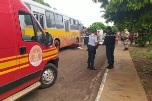 Corpo da vítima ficou embaixo do veículo