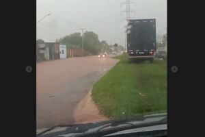 Chuva parou tráfego na Guaicurus 