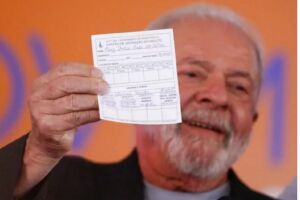 Lula foi diagnosticado com pneumonia leve