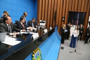 Pedido foi direcionado ao secretário de Educação e governador 