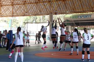 Poliesportivo oferece aulas gratuitas de futsal, voleibol e outros esportes em Campo Grande