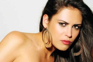 Corpo de ex-modelo é encontrado carbonizado em Cotia