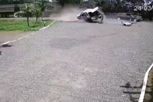 Mulher é arremessada de dentro do carro em acidente em Paraíso das Águas (vídeo)
