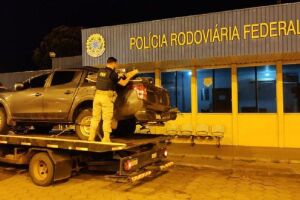 Mulher capota caminhonete roubada carregada de maconha em Bataguassu