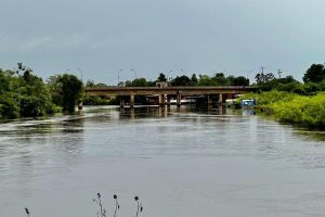Rio Miranda se aproxima do nível de emergência e deixa ribeirinhos em alerta em MS
