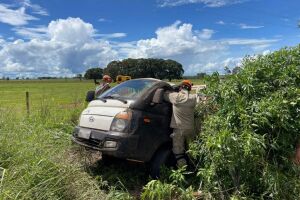 Motorista perde controle, capota veículo e fica ferido na MS-276, em Batayporã
