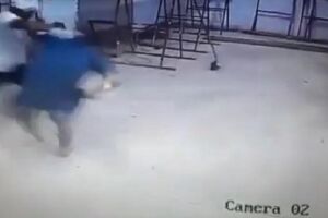Suspeito deu coronhadas e depois fugiu 