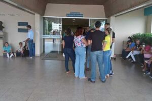 Trabalhadores querem receber salários