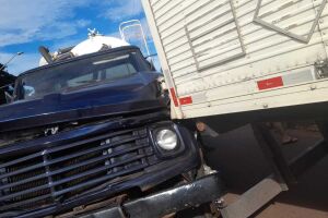 Acidente entre caminhões deixa trânsito parado na Guaicurus