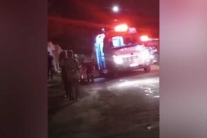 Moradores flagraram marido agonizando após ser esfaqueado pela esposa (vídeo)