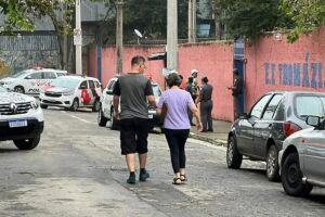 Professora morre e alunas ficam feridas em ataque em escola de SP