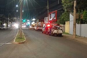 Parte do poste foi retirado pela Energisa