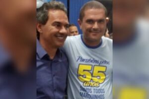 Emerson ostenta fotos com o ex-prefeito 