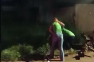 Meninas brigaram na saída da escola