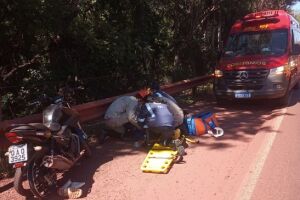Vítima foi socorrida por equipe do Corpo de Bombeiros e Samu