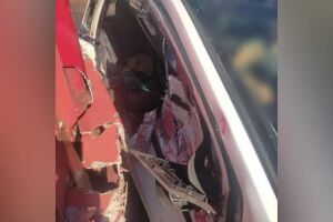 Mulher quer ajuda para conserto do veículo