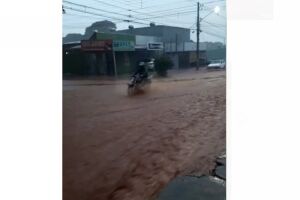 Chuva alagou bairro Nova Lima 