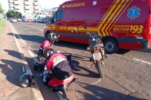 Mulher teve fratura no punho direito; motociclista tem suspeita de fratura na perna e braço esquerdos