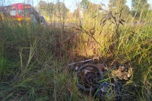 Condutora afirma que não havia ninguém na estrada, quando, de repente, a moto foi atingida na traseira