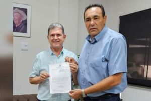 Carlão recebe licença de João Rocha 