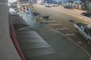 Idoso foi arremessado a vários metros de distância