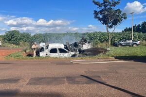 Acidente aconteceu no início da tarde desta sexta-feira