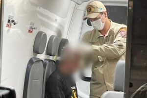 Vítima recebeu atendimento e depois encaminhada para hospital da cidade