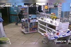 Assaltantes roubam duas farmácias em menos de meia hora na fronteira (vídeo)