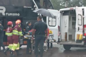 Viatura com 4 policiais militares capota na MS-040 (vídeo)