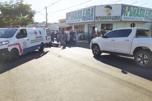 Mulher &eacute; socorrida em estado grave ap&oacute;s ser atropelada por Hilux em Gl&oacute;ria de Dourados