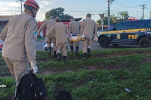 Dois homens ficaram politraumatizados por causa da batida