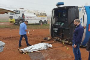 Veículo tombou e deixou vários feridos graves 