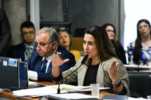 Com fama de super inquiridora na CPMI dos atos, Soraya rebate: 'vão chorar até quando?' 