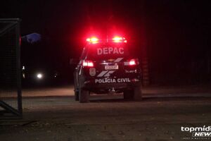 Ao ser baleado, o bandido correu para os fundos de uma empresa