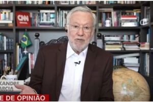 Alexandre Garcia vira alvo da PF ap&oacute;s mentir sobre causas da trag&eacute;dia no RS