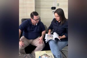 Prefeita Adriane Lopes durante reunião com o deputado federal Rodolfo Nogueira 