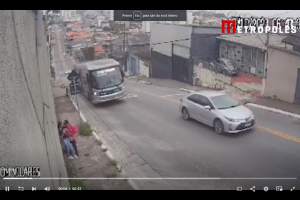 Motorista de ônibus salva mulher de tentativa de estupro em São Paulo (vídeo)