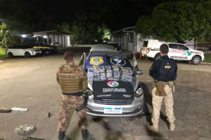 Dupla foi autuada em flagrante por tráfico de drogas