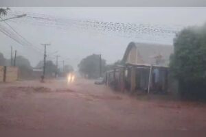 Chuva atingiu o município na manhã deste domingo
