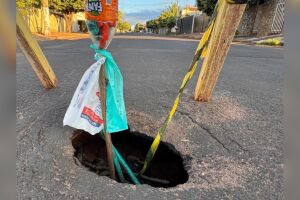 Moradores relatam que o buraco se abriu durante a tempestade