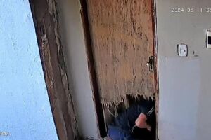 Ladrão arromba porta de igreja e sai correndo ao ouvir alarme (vídeo)