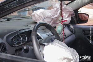 com a batida, o airbag do carro foi acionado