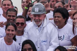 O presidente Lula esteve em Campo Grande nesta sexta, onde visitou uma planta da JBS. O encontro foi marcado por abraços com trabalhadores e apoiadores
