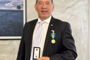 Gerson recebe homenagem da PM por trabalho no combate &agrave; viol&ecirc;ncia dom&eacute;stica