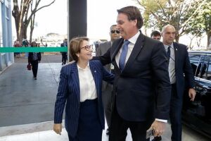 Bolsonaro recebe press&atilde;o para apoiar Adriane Lopes 