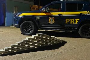 Homem é preso com 46 kg de pasta base de cocaína escondidos em estepe