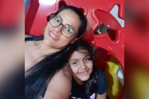 Fabiana e filha de 7 anos